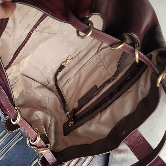 Michael Kors O Ring Tote Bag - Picture 4 of 9